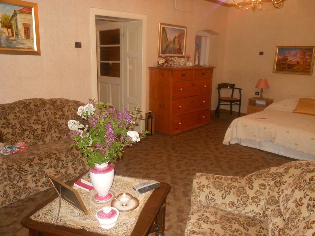 Bed and Breakfast Fonagy Es Walter Vendeg- Es Borhaz Vác Zimmer foto